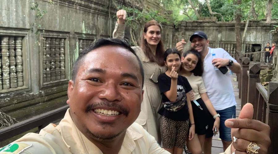 Tour Guide and travelers at temple