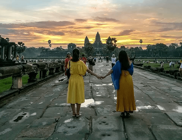 Travelers in front of Angkor Wat