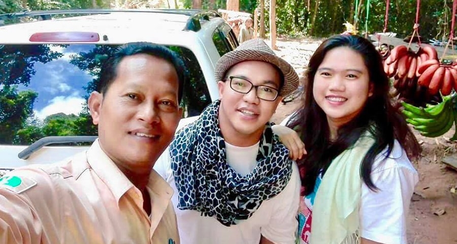 Tour Guide with travelers