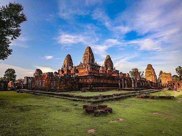 2-Days Angkor Wat & Banteay Srei Temple + Kulen Mountian (Big Waterfall)